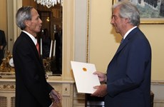 Reitera premier uruguayo disposición de impulsar lazos Montevideo- Hanoi