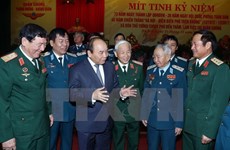 Premier de Vietnam insta a modernizar Fuerza de Defensa Aérea – Antiaérea 