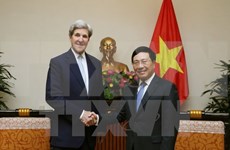 Vicepremier de Vietnam recibe a John Kerry