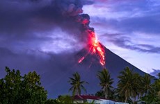 Filipinas: Evacuan a miles de personas por erupción del volcán Mayon