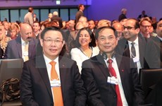 Vietnam comparte experiencias de desarrollo sostenible en Davos