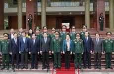 Presidenta parlamentaria vietnamita evalúa contribuciones de Zona militar número 2