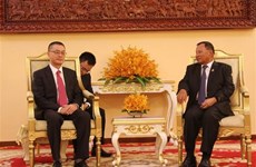 Entregan obsequios de Parlamento vietnamita al Senado de Camboya