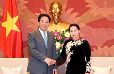 Presidenta del Parlamento de Vietnam destaca relaciones con China 