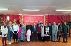 Vietnamitas en Argelia se reúnen por el Tet