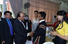 Premier de Vietnam presenta regalos del Tet para necesitados en provincia altiplánica