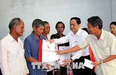 Presidente de FPV entrega regalos del Tet en Soc Trang