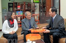 Presidente de Vietnam visita a intelectuales hanoyenses en ocasión del Tet