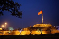 Iluminan Torre de Bandera en patrimonio cultural vietnamita