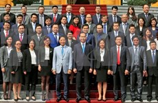 Presidente vietnamita insta a consejeros comerciales a trabajar de forma activa