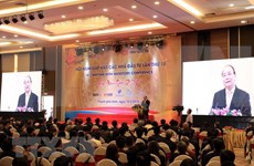 Premier vietnamita interviene en encuentro con inversores en Nghe An 
