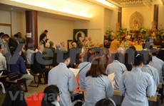 Fieles budistas vietnamitas celebran en Seúl gran misa por la paz nacional