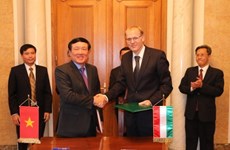Vietnam y Hungría firman memorando de cooperación entre tribunales supremos