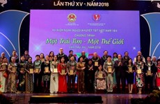 Benefactores donan un millón de dólares para discapacitados vietnamitas
