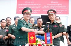 Vietnam entrega simulador para entrenamiento de militares laosianos 