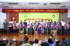 Vietnam premia a mejores títulos nacionales en Día de Libro