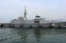 Destructor de Armada de Singapur atraca en puerto de Da Nang 