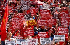 Filipinas: Miles de trabajadores exigen al presidente Duterte cumplir su promesa de campaña 