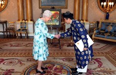La reina de Inglaterra recibe al embajador vietnamita 