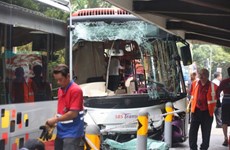 Más de 30 personas heridas en choque de autobuses en Singapur