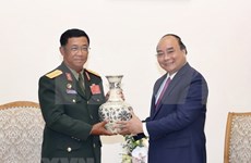 Premier de Vietnam recibe a jefe del Estado Mayor General de Ejército de Laos 