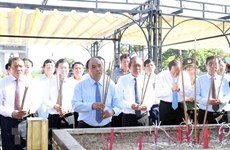 Premier de Vietnam rinde tributo a mártires en el mayor cementerio nacional