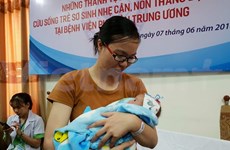  Bebé prematuro de 500 gramos sobrevive en Vietnam gracias a esfuerzos médicos locales