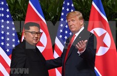 Trump y Kim inician histórica cumbre con un apretón de manos
