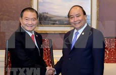 Premier de Vietnam recibe al presidente del grupo tailandés ThaiBev 