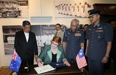 Malasia y Australia buscan fomentar cooperación en defensa 	