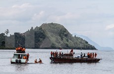 Descubren cadáveres y motocicletas en ferry hundido en Indonesia