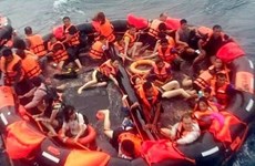 Un fallecido y más de 50 turistas desaparecidos por naufragio de barco en Tailandia 