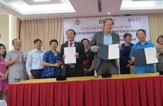 Acuerdo sobre diálogo con trabajadores textiles entre Vietnam y Países Bajos 