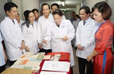 Presidenta del Parlamento de Vietnam visita el archivo donde se guardan miles de documentos de la guerra