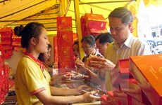 Mercado de pastel de luna en Vietnam vive ambiente vertiginoso