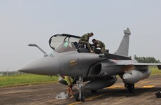 Escuadrón de la Fuerza Aérea Francesa visita Vietnam