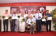 Entregan premios del concurso  "Por el amor a Hanoi"   