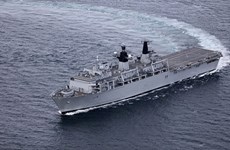 Buque HMS Albion de Marina Real Británica atraca en puerto de Vietnam 