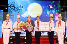 “Velada de la luna”, obsequio significativo para niños vietnamita en Fiesta de Medio Otoño  