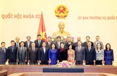 Presidenta del Parlamento de Vietnam dialoga con embajadores nacionales en extranjero  