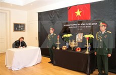 Embajadas de Vietnam en exterior efectúan honras fúnebres por Do Muoi, exsecretario general del Partido Comunista 