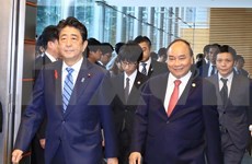 Medios japoneses difunden resultados de diálogo entre Shinzo Abe y Nguyen Xuan Phuc