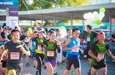 Atletas de más de 50 países participan en maratón internacional en Hanoi