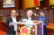 Parlamento vietnamita realiza votación de confianza en cuarta jornada de VI período de sesiones