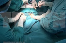 Especialistas estadounidenses cooperan con colegas vietnamitas en cirugías estéticas 