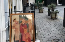 Público de Londres impresionado ante cuadros de famosos pintores vietnamitas