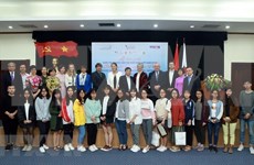 Entregan premios del concurso de jóvenes reporteros francófonos de Vietnam