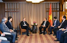 Premier de Vietnam estimula inversiones del grupo Sembcorp en energías limpias 