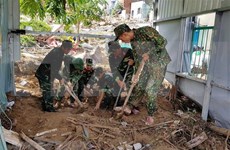 Premier de Vietnam pide acelerar mitigación de secuelas del tifón Toraji  