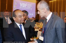 Premier vietnamita insta a empresas a promover creatividad para conseguir éxitos 